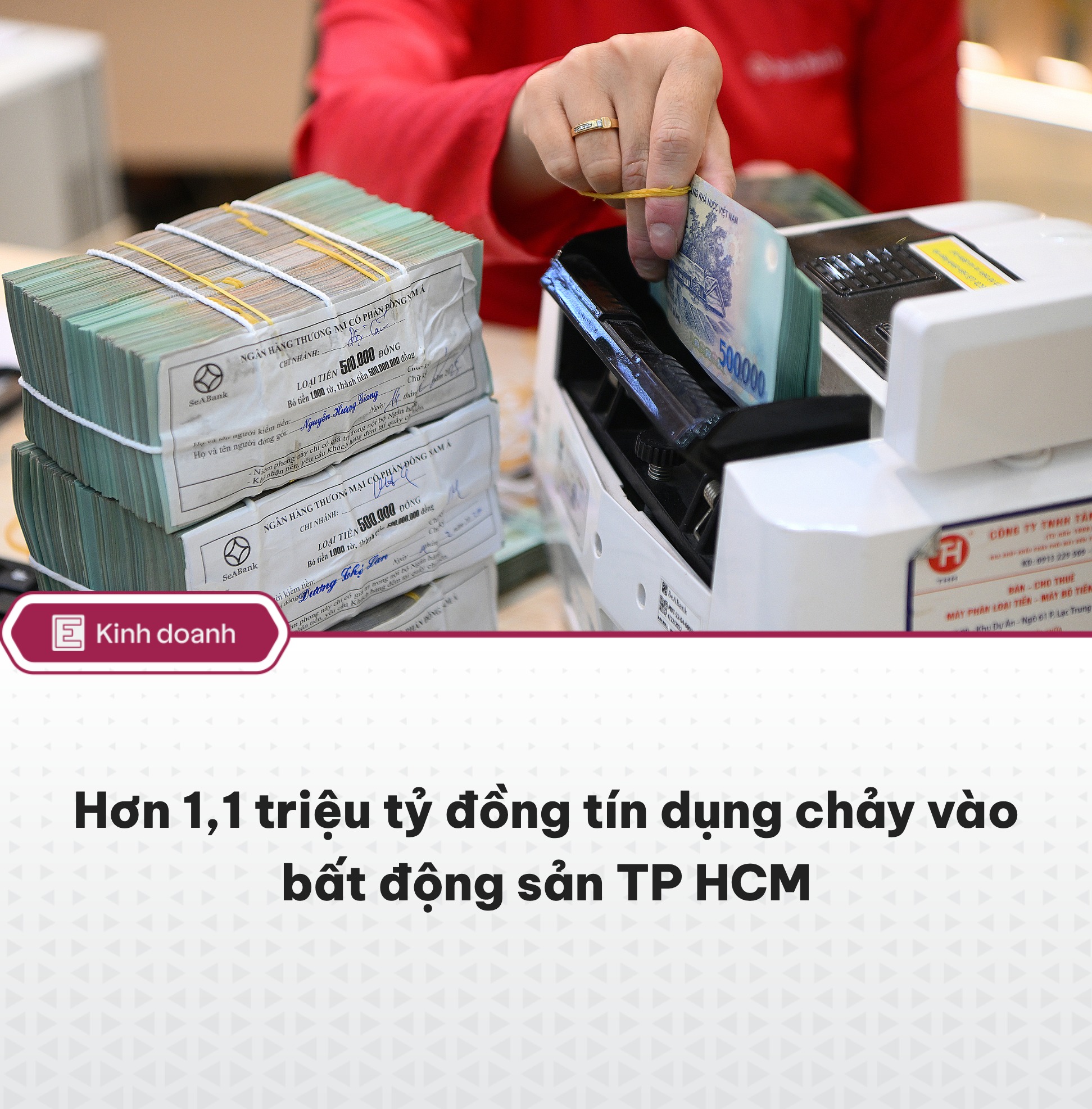 Giao dịch tiền mặt tại ngân hàng thương mại. Ảnh: Giang Huy
